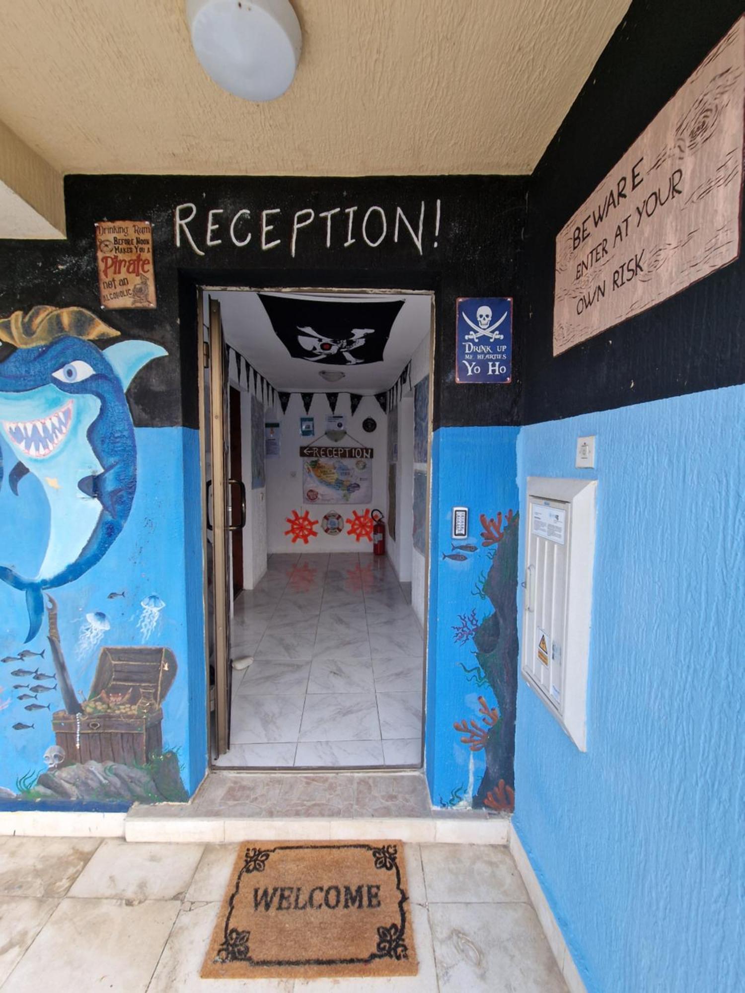 Pirate Backpackers Pansiyon Ülgün Dış mekan fotoğraf