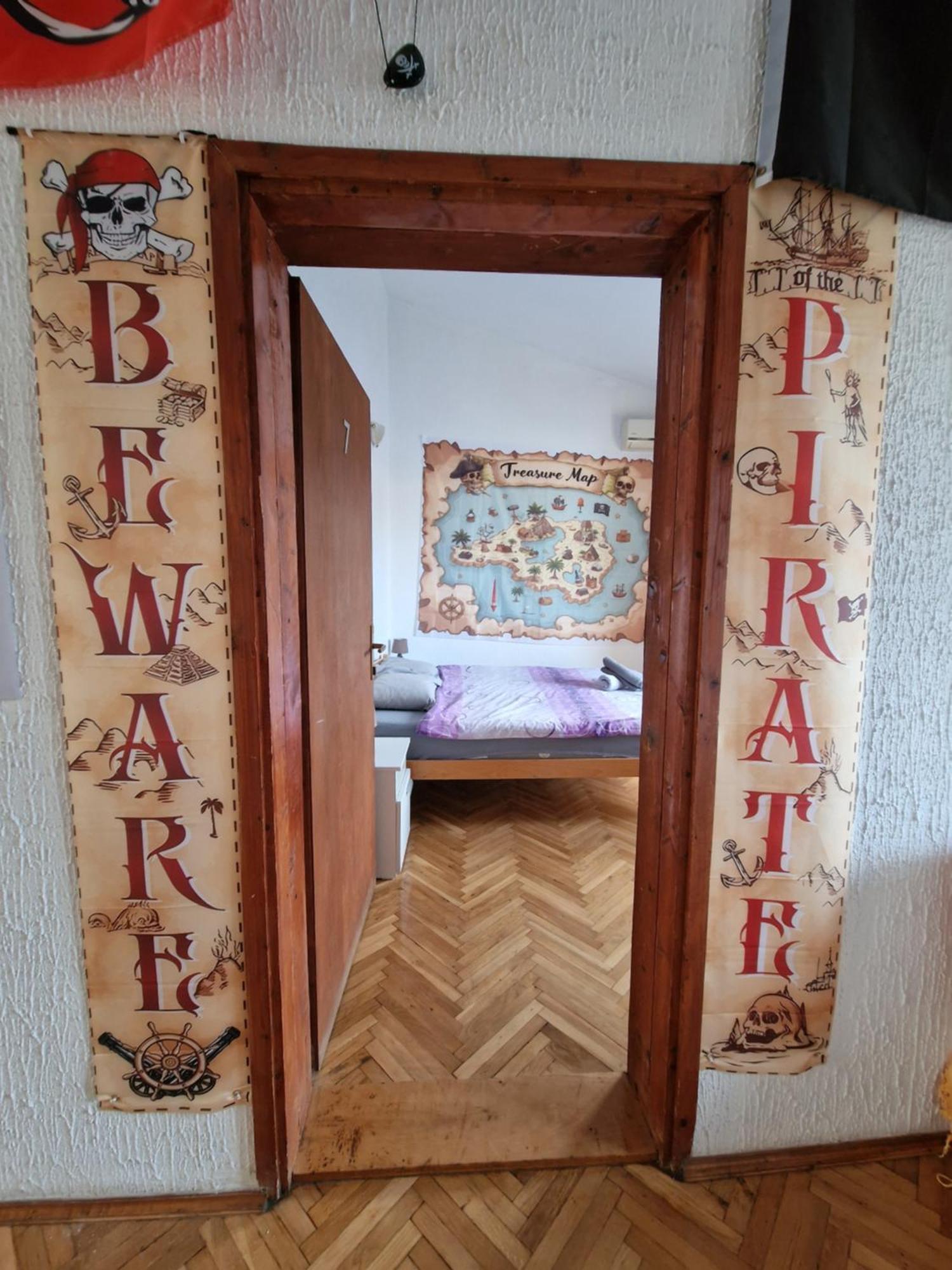Pirate Backpackers Pansiyon Ülgün Dış mekan fotoğraf