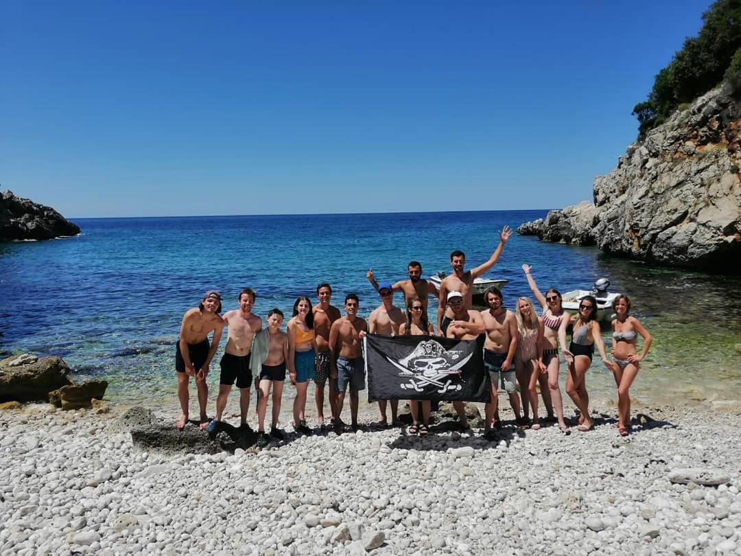 Pirate Backpackers Pansiyon Ülgün Dış mekan fotoğraf