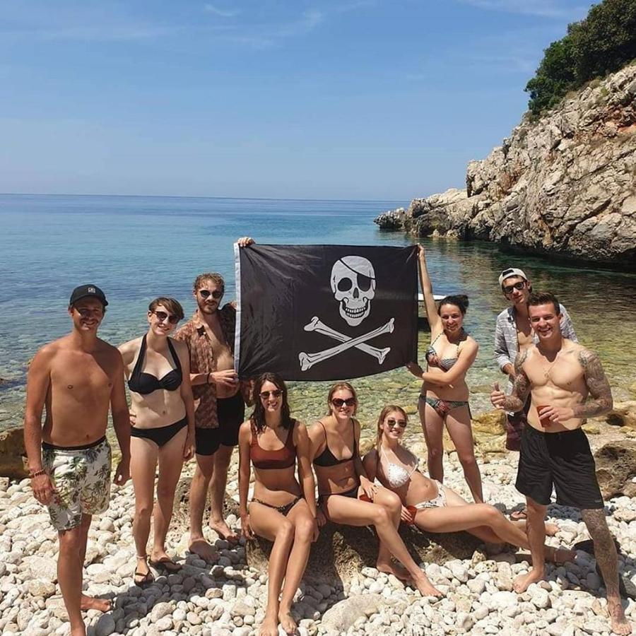 Pirate Backpackers Pansiyon Ülgün Dış mekan fotoğraf